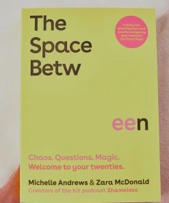 United Books The Space Between - Zara Mcdonald And Michelle Andrews