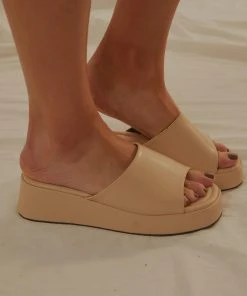 Cult Avenue Ambrose Mule - Beige New & Most Loved