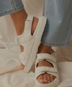 Cult Avenue New & Most Loved Bowie Quilted Sandal - White