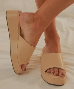 Cult Avenue Ambrose Mule - Beige New & Most Loved
