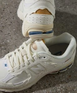 New Balance 2002R Sneaker - White